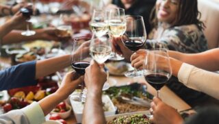 Dinerspellen in Tilburg Bedrijfsuitje Teamuitje Vrijgezellenfeest Hero Image